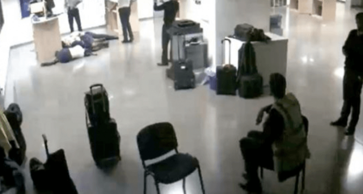 Ryanair sacks cabin crew who ‘staged’ photo of themselves sleeping on the floor | Secret Flying Ryanair sacks cabin crew who ‘staged’ photo of themselves sleeping on the floor | Secret Flying