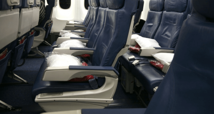 Man sues American Airlines claiming his finger was caught in armrest for duration of flight | Secret Flying Man sues American Airlines claiming his finger was caught in armrest for duration of flight | Secret Flying