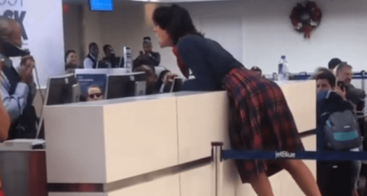 VIDEO: ‘Drunk’ woman calls JetBlue employee a ‘rapist’ in epic tantrum | Secret Flying VIDEO: ‘Drunk’ woman calls JetBlue employee a ‘rapist’ in epic tantrum | Secret Flying