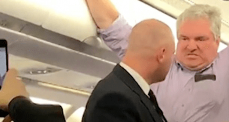 VIDEO: US passenger thrown off flight after demanding to shake another traveller’s hand | Secret Flying