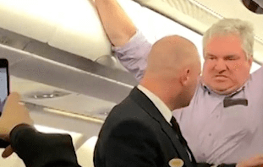 VIDEO: US passenger thrown off flight after demanding to shake another traveller’s hand