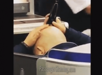VIDEO: United Airlines passenger shamed for shaving his head in his seat | Secret Flying