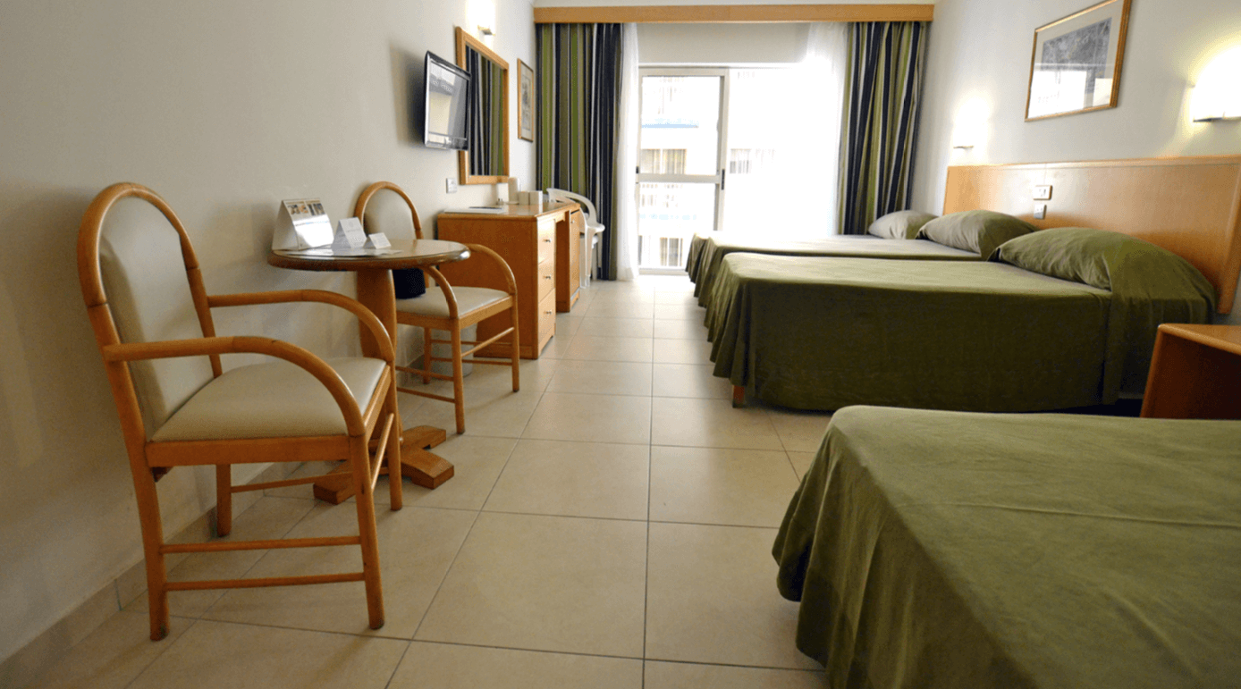 SUMMER: 4* Qawra Palace Hotel in Malta for only €16 per night