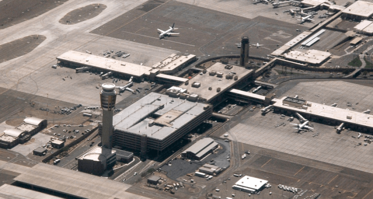 Man breaks into Phoenix airport and activates plane’s emergency slide | Secret Flying Man breaks into Phoenix airport and activates plane’s emergency slide | Secret Flying