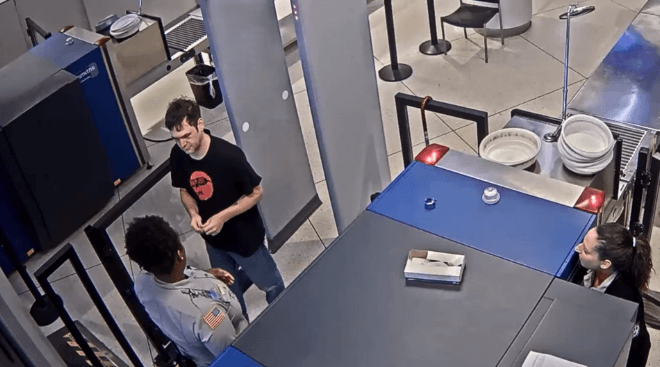 TSA worker fired after slipping ‘you ugly’ note to passenger | Secret Flying TSA worker fired after slipping ‘you ugly’ note to passenger | Secret Flying