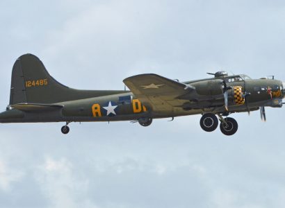 WW2-era bomber crashes at Connecticut airport killing seven | Secret Flying