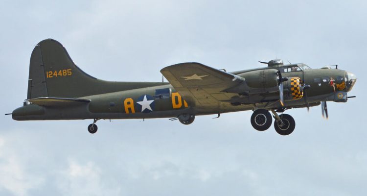 WW2-era bomber crashes at Connecticut airport killing seven | Secret Flying WW2-era bomber crashes at Connecticut airport killing seven | Secret Flying