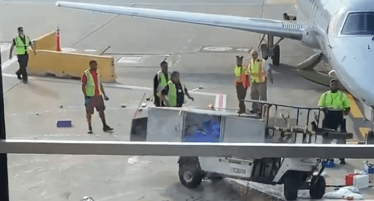 VIDEO: Crazy scene as catering cart loses control at Chicago O’Hare | Secret Flying