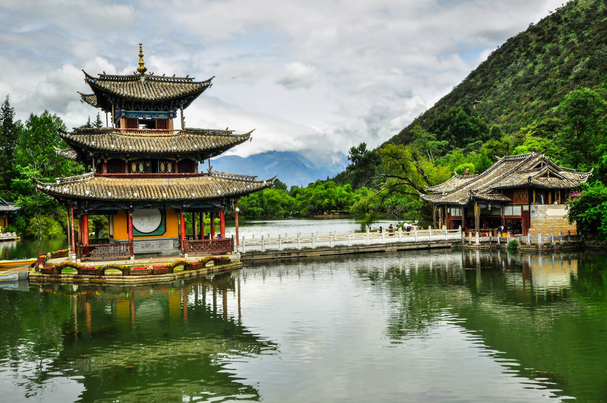 XMAS: Vienna, Austria to Chinese cities from only €450 roundtrip