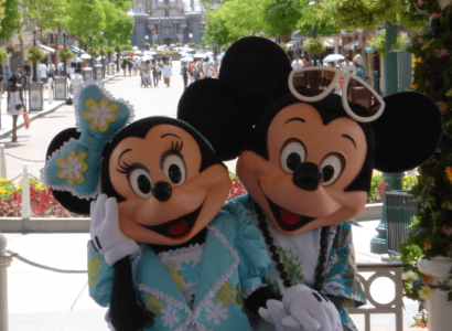 Tourists warned to stop inappropriately touching Disney World characters | Secret Flying