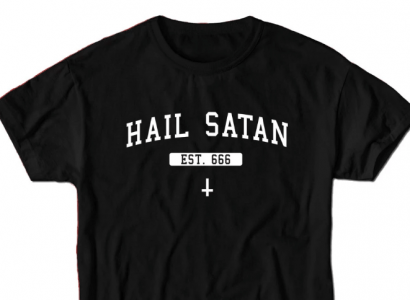 American Airlines apologises to woman for banning her ‘HAIL SATAN’ shirt | Secret Flying