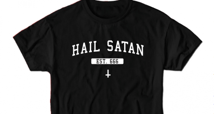 American Airlines apologises to woman for banning her ‘HAIL SATAN’ shirt | Secret Flying