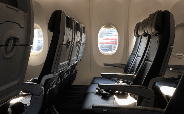 VIDEO: Man repeatedly punches woman’s seat because she reclined it | Secret Flying VIDEO: Man repeatedly punches woman’s seat because she reclined it | Secret Flying