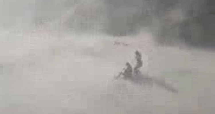 VIDEO: Police in Brazil use helicopter to create sandstorms on beachgoers breaking quarantine rules | Secret Flying VIDEO: Police in Brazil use helicopter to create sandstorms on beachgoers breaking quarantine rules | Secret Flying