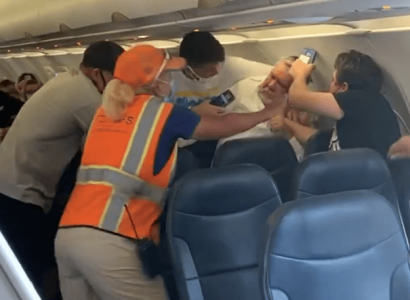 Brawl on Allegiant Air flight after man wearing face shield refuses to wear face mask underneath | Secret Flying