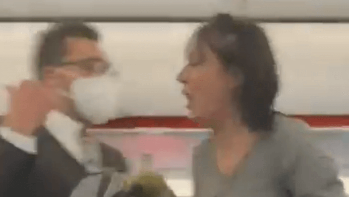 Scottish anti-masker arrested after screaming ‘everybody dies’ on easyJet flight and coughing on passengers | Secret Flying