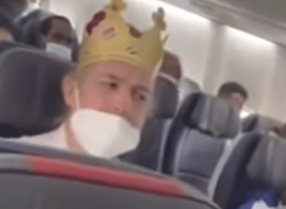 ‘Burger King Man’ kicked off flight for using N-word AGAIN!! | Secret Flying