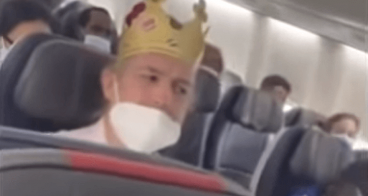 ‘Burger King Man’ kicked off flight for using N-word AGAIN!! | Secret Flying