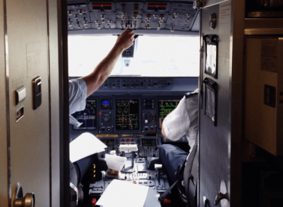 American Airlines passenger arrested for ‘trying to break into the cockpit’ of Philadelphia flight | Secret Flying