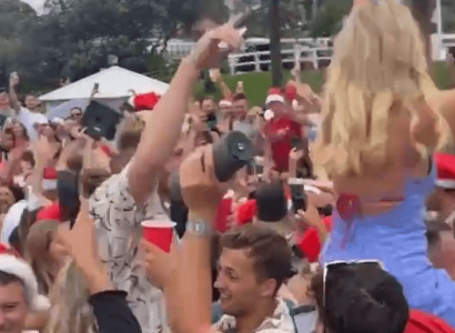 Australians call for deportation of British backpackers after Christmas Day beach party | Secret Flying