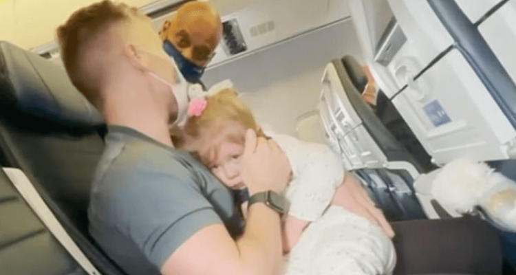 United Airlines bans family after 2-year-old refuses to wear a mask | Secret Flying