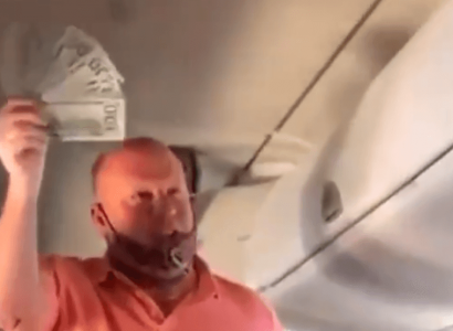 VIDEO: Man randomly hands out $100 bills to everyone on flight | Secret Flying
