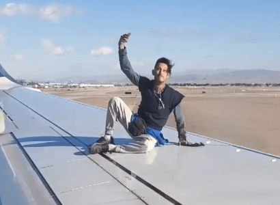 Las Vegas man arrested after climbing onto the wing of Alaska Airlines plane | Secret Flying