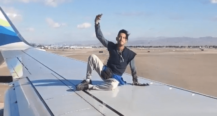 Las Vegas man arrested after climbing onto the wing of Alaska Airlines plane | Secret Flying Las Vegas man arrested after climbing onto the wing of Alaska Airlines plane | Secret Flying