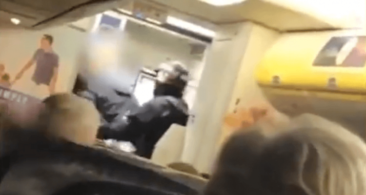 Ryanair passenger arrested after headbutting cabin crew over facemask | Secret Flying Ryanair passenger arrested after headbutting cabin crew over facemask | Secret Flying