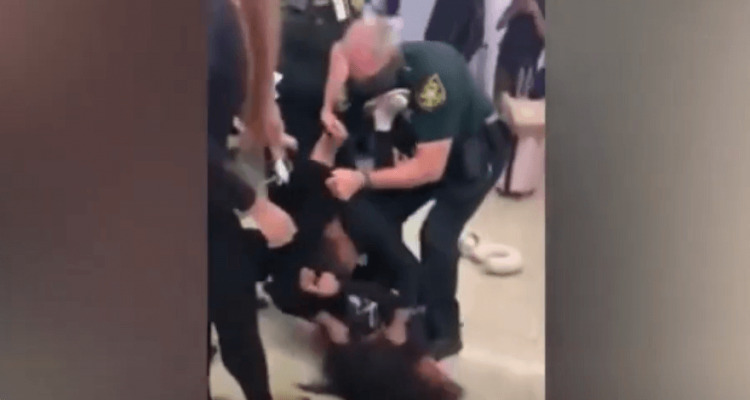 VIDEO: Two Chicago women who refused face masks physically attacked for causing everyone to deplane | Secret Flying