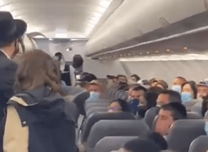 ‘This is Nazi Germany!!’ – Hasidic Jewish family of 22 kicked off Frontier plane for ‘refusing face masks’ | Secret Flying
