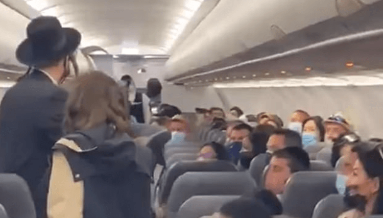 ‘This is Nazi Germany!!’ – Hasidic Jewish family of 22 kicked off Frontier plane for ‘refusing face masks’
