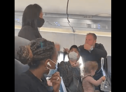 VIDEO: Maskless 2-year-old eating yoghurt kicked off Spirit Airlines flight | Secret Flying