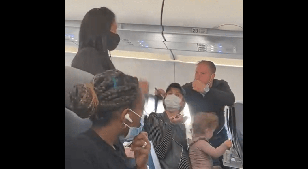 VIDEO: Maskless 2-year-old eating yoghurt kicked off Spirit Airlines flight