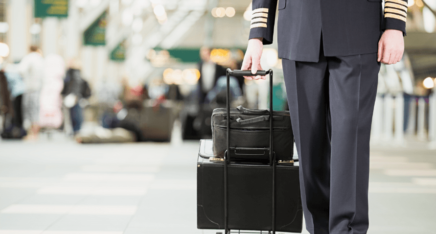 United Airlines re-hiring hundreds of pilots as travel demand rebounds