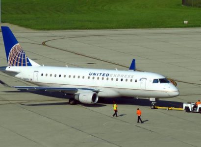 Man jumps out of moving United plane at LAX after trying to breach cockpit | Secret Flying