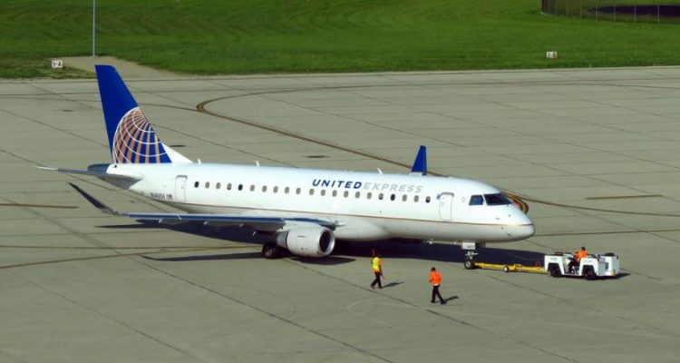 Man jumps out of moving United plane at LAX after trying to breach cockpit | Secret Flying