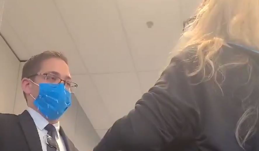 VIDEO: American Airlines manager kicks ‘foul-mouthed’ woman off flight before telling her to fly Spirit