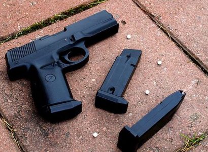 United flight evacuated after teenager AirDrops toy gun picture to other passengers | Secret Flying