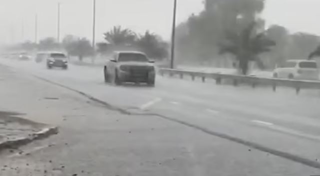 Dubai creates ‘fake rain’ by blasting clouds with electrical charge to produce downpours | Secret Flying Dubai creates ‘fake rain’ by blasting clouds with electrical charge to produce downpours | Secret Flying