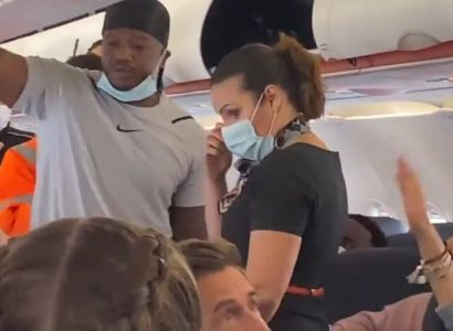 EasyJet passengers stage ‘mutiny’ to stop two black men from getting unfairly booted off | Secret Flying