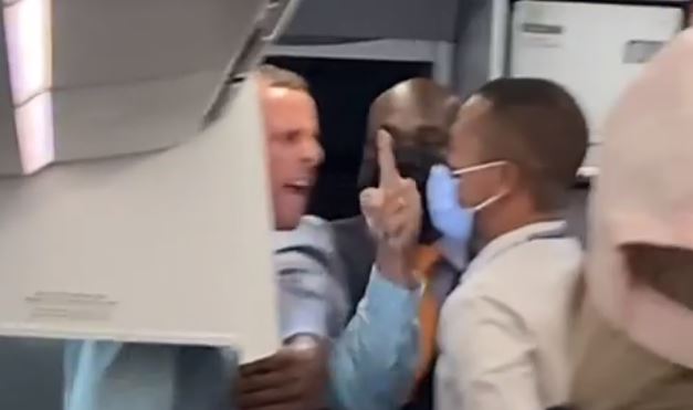 VIDEO: Couple argue with JetBlue staff over face masks before getting thrown off | Secret Flying