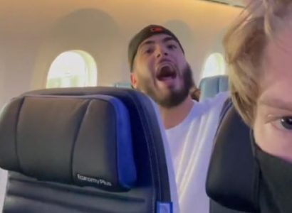 VIDEO: Maskless United passenger kicked off after ‘threatening to break someone’s neck’ | Secret Flying