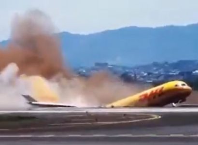 VIDEO: DHL cargo plane breaks in half while landing at Costa Rican airport | Secret Flying