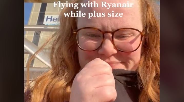 Plus-size passenger stirs debate after blaming Ryanair for struggling to fit in seat | Secret Flying Plus-size passenger stirs debate after blaming Ryanair for struggling to fit in seat | Secret Flying