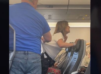 VIDEO: Couple kicked off JetBlue flight after homophobic slurs and praising ‘king’ Elon Musk | Secret Flying