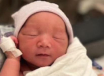 Flight attendant delivers passenger’s baby on Frontier flight | Secret Flying