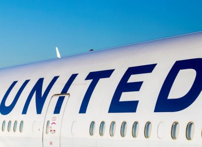 United Airlines threatened to deplane everyone if Business Class passengers did not give seats to crew | Secret Flying