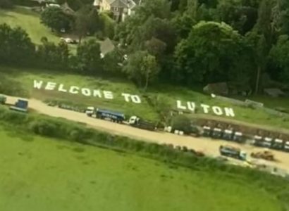 Prankster’s ‘Welcome to Luton’ stunt panics passengers arriving at Gatwick | Secret Flying