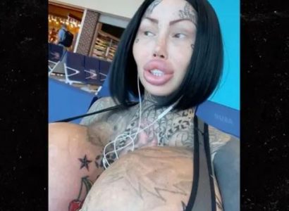 Woman to sue American after claiming she was kicked off flight because of 10kg breast implants | Secret Flying